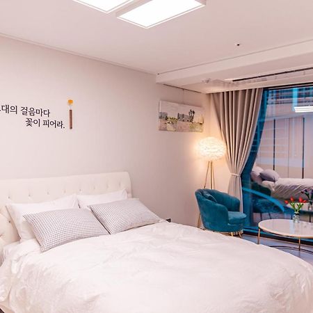 Aparthotel Lotte Castle Marina Yeosu Exterior foto